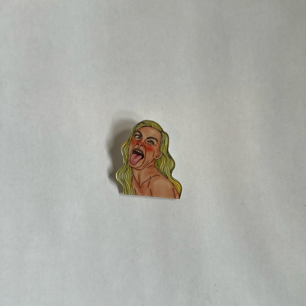Fancy fashion pin - free with a purchase of an item